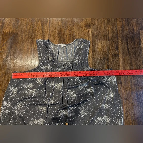 Maurices Charcoal Top with‎ White Floral Design - Picture 7 of 7